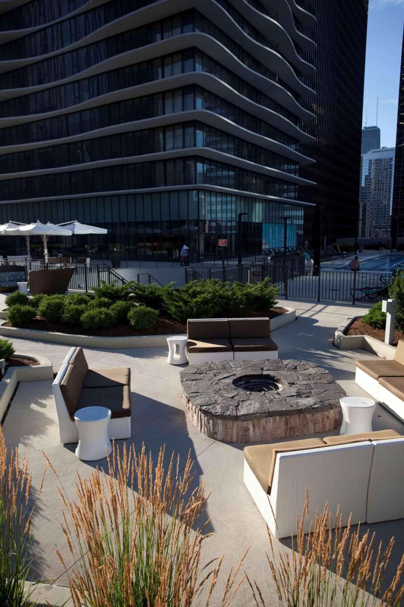 Radisson Blu Aqua Hotel, Чикаго Екстериор снимка