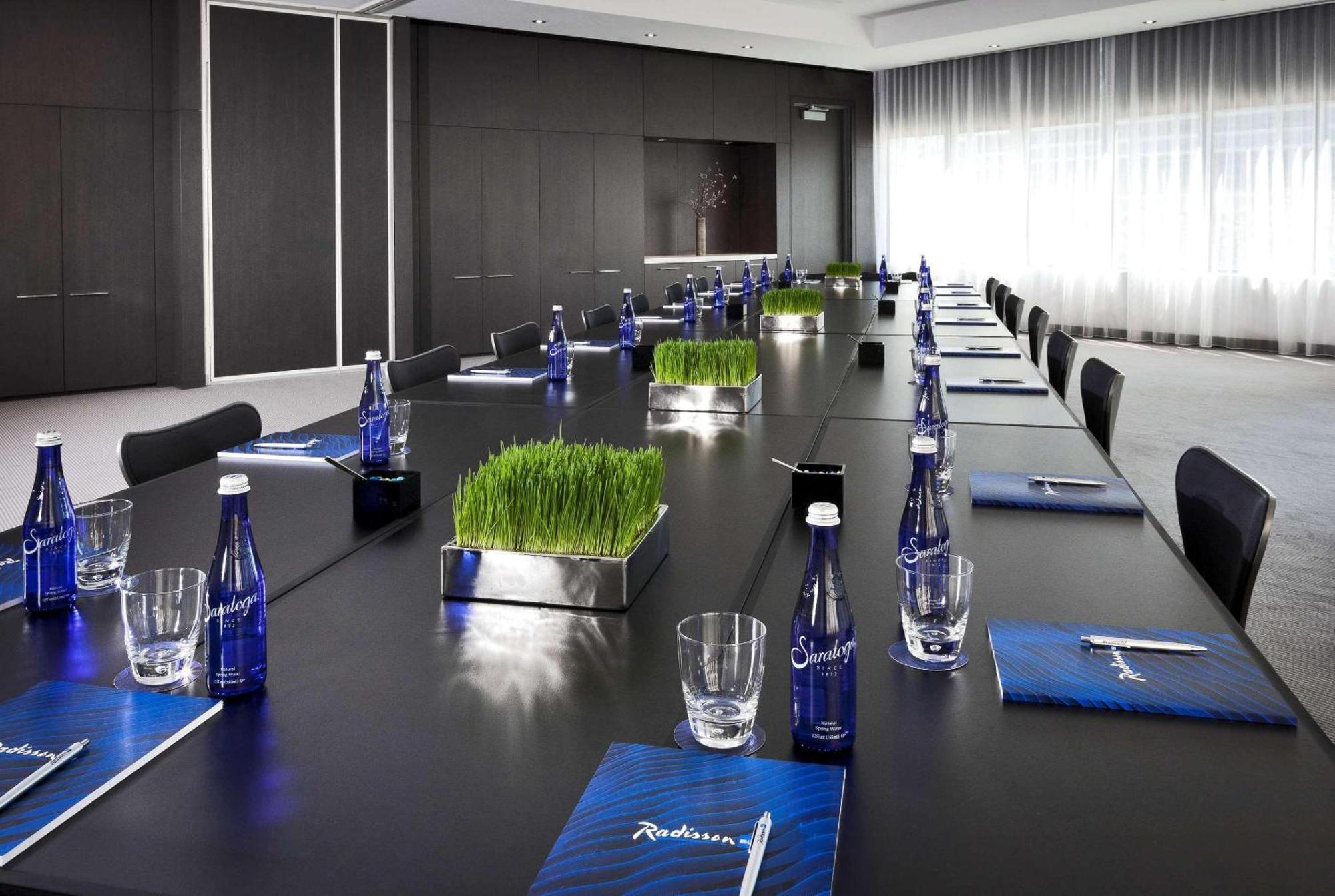 Radisson Blu Aqua Hotel, Чикаго Екстериор снимка